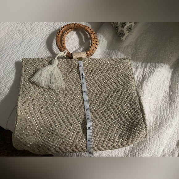 America and Beyond Straw and Metallic handbag like new used once - Picture 7 of 10